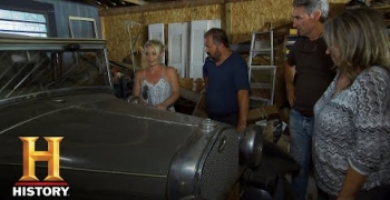  American Pickers: Savannah Pitches Her 